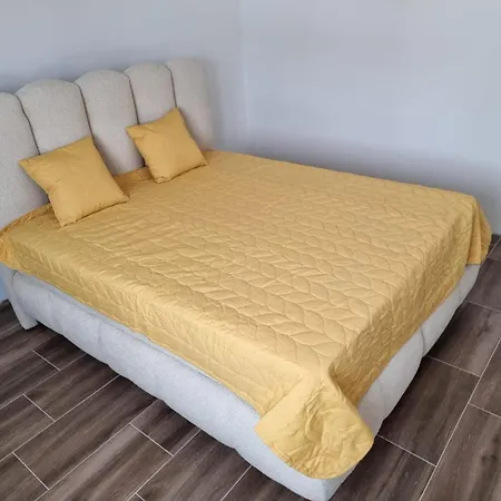 Sekulic Tara *